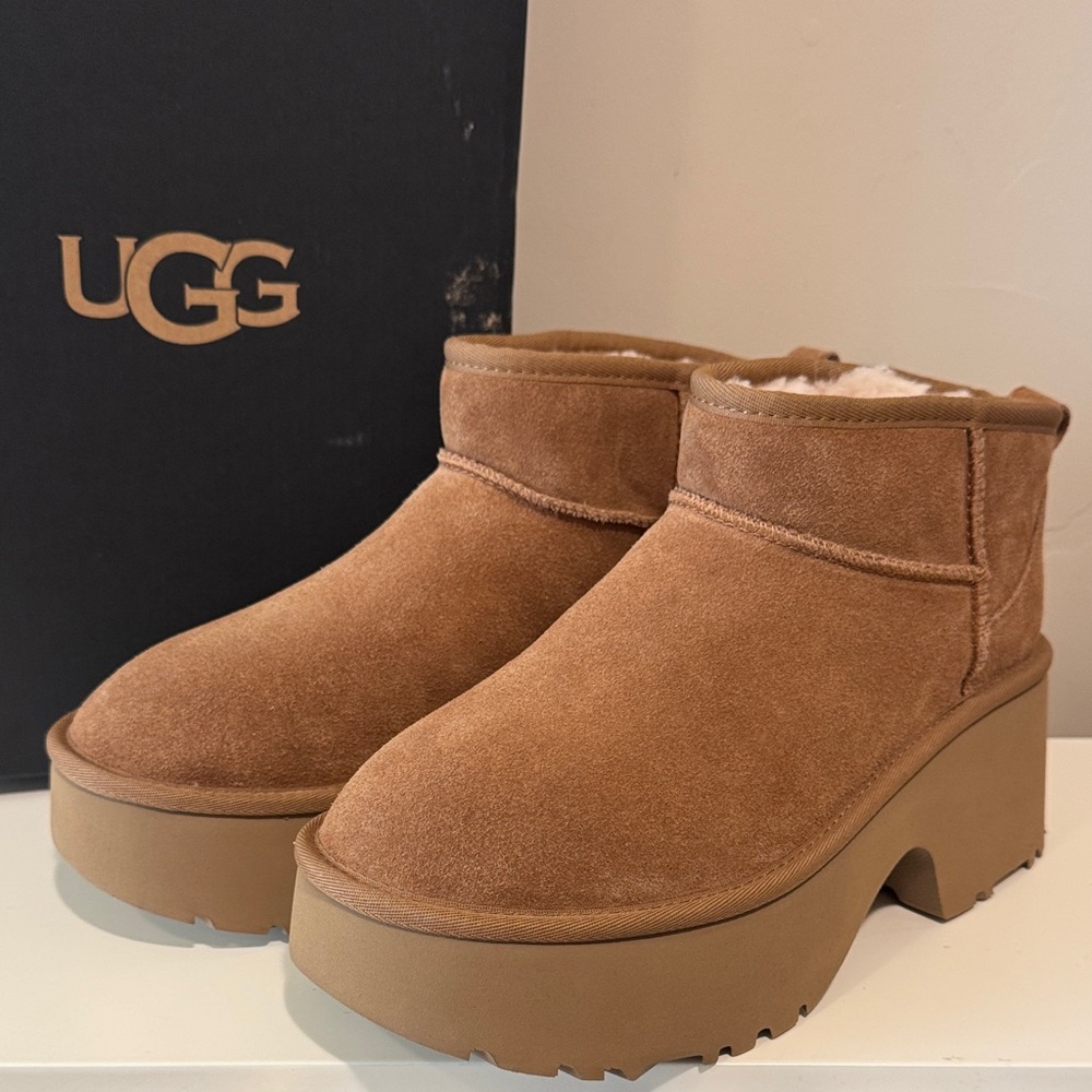 NEW✨ UGG Mini New Heights Suede Women's Chestnut Platform Ankle Boots size 9